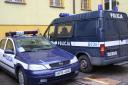Policjanci kontrolują kierowców