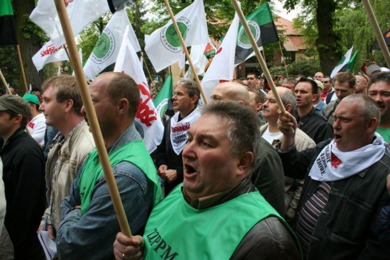 Nie będą nic ustalać, idą pod biura zarządu