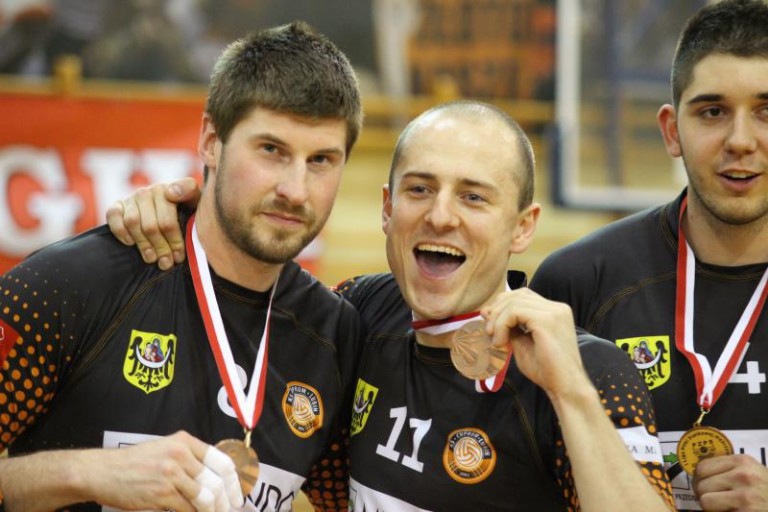 Jest hala, jest awans