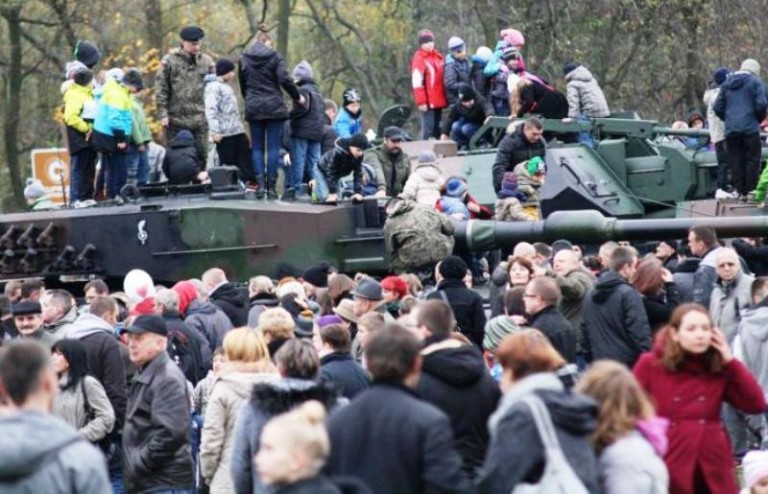 Wojsko i czołgi na stałe w Lubinie