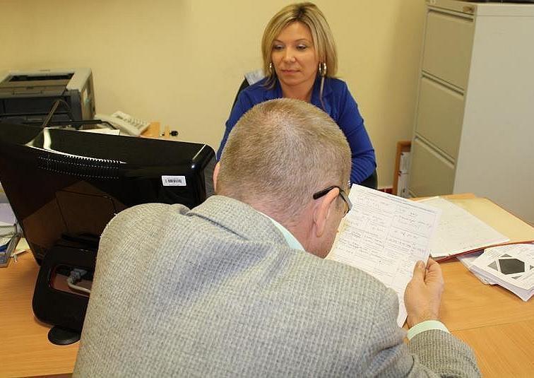 Więcej pracy, większe bezrobocie