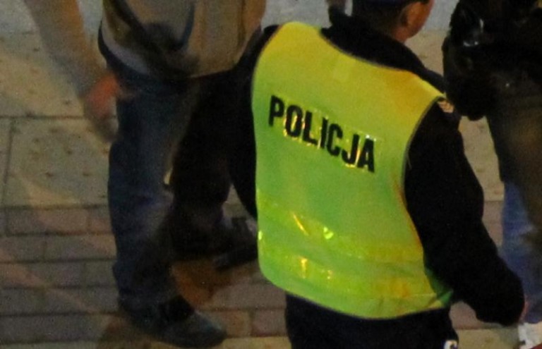 Wpadli przez aluminiowe ramki