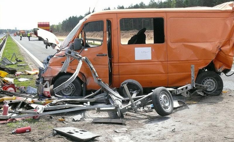 Tir wjechał w busa