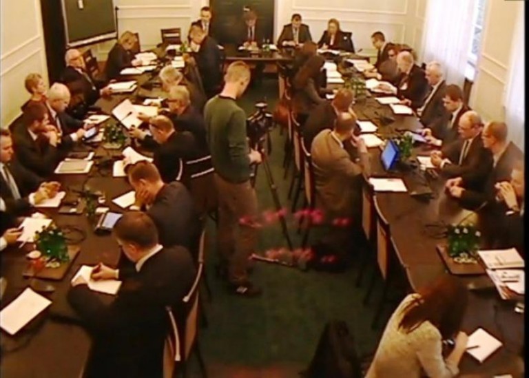 Podatek zostaje, minister się uparł