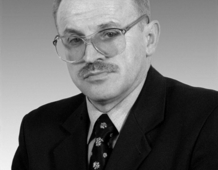 Zmarł wieloletni dyrektor szkoły