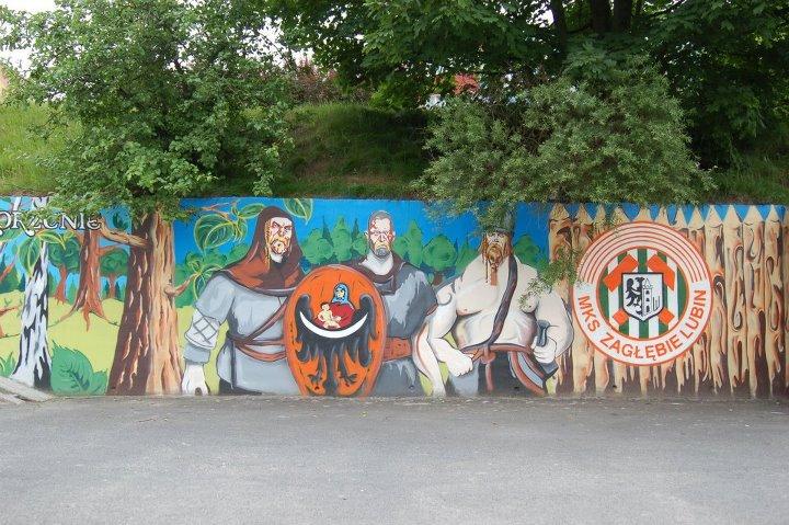 Kibice zdobią miasto