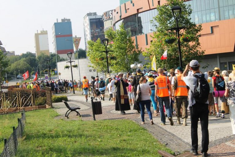 Ponad 280 km przejdą pieszo