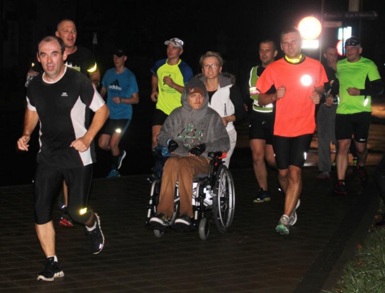 Pobiegną w nocy dla Alana