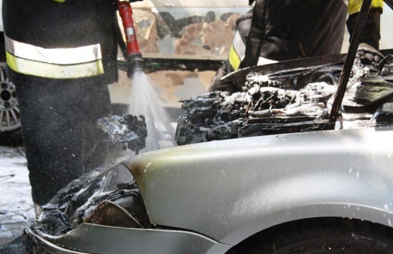 Auto w ogniu na Małomickiej