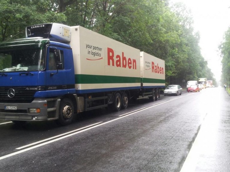 Niebezpieczna substancja na drodze