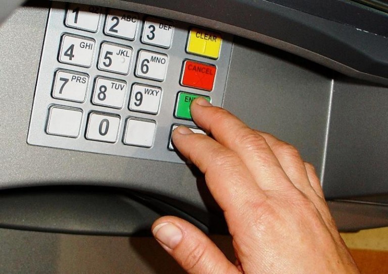 Pilnuj karty i PIN-u