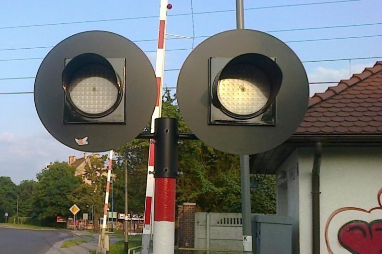 Rogatki otwarte, dróżnik pijany