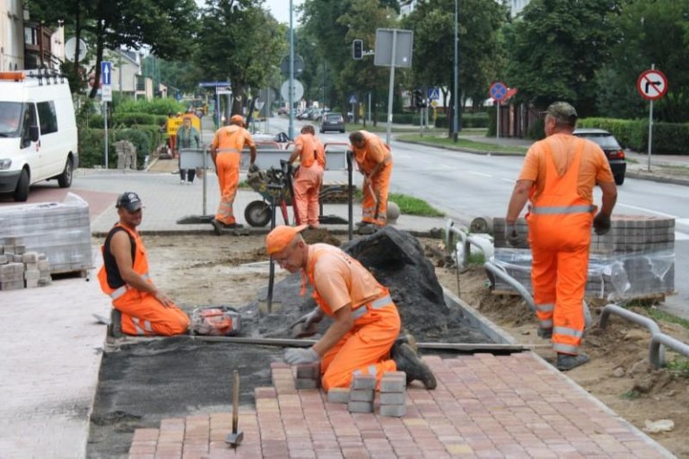 Wybudują ścieżkę, odnowią chodniki