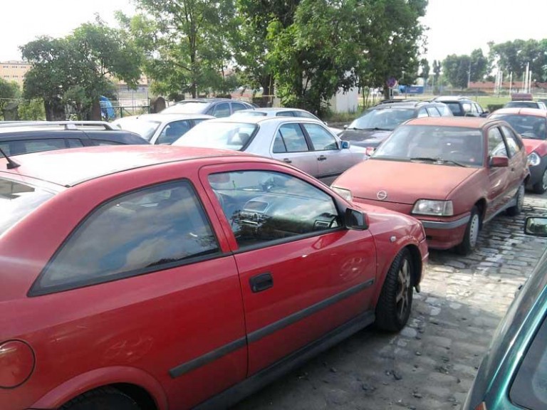 Tak mają parkować studenci (FOTO)