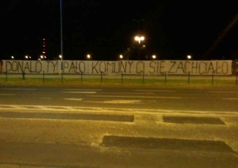 Anonimowi przeciwko premierowi