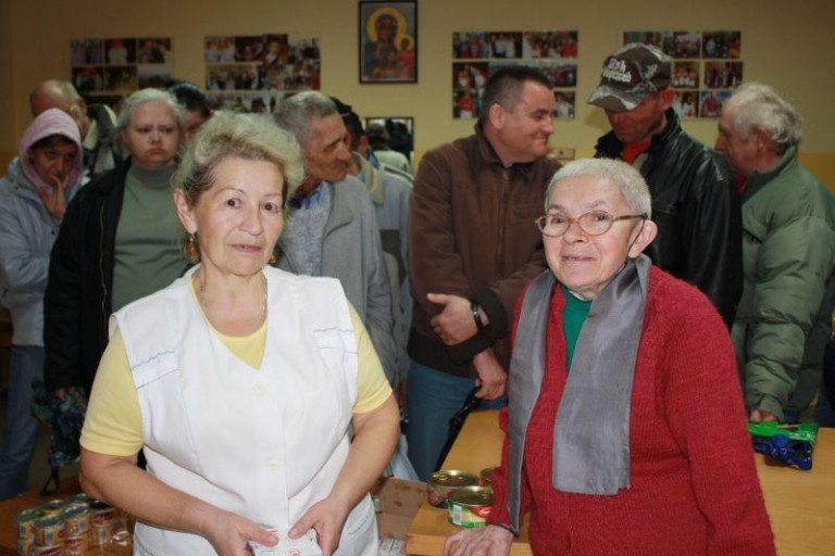 Rozdają ubogim żywność