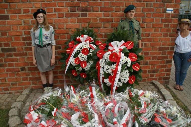 Uczcili w godzinę „W”