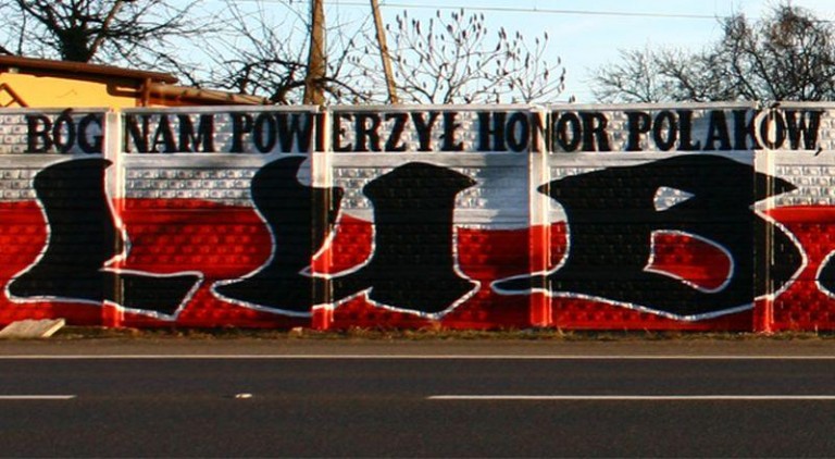 Kibice odnawiają graffiti