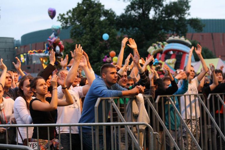Dwudniowa zabawa na błoniach