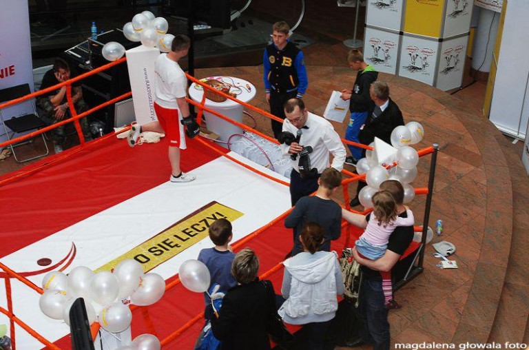 Znokautują raka w galerii