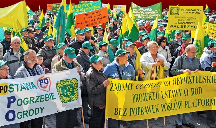 Do Tuska w sprawie działek