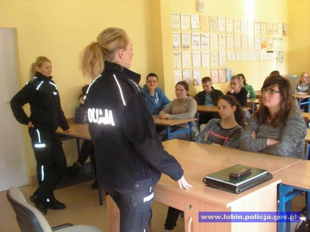 Najgorsze są dopalacze i cyberprzemoc