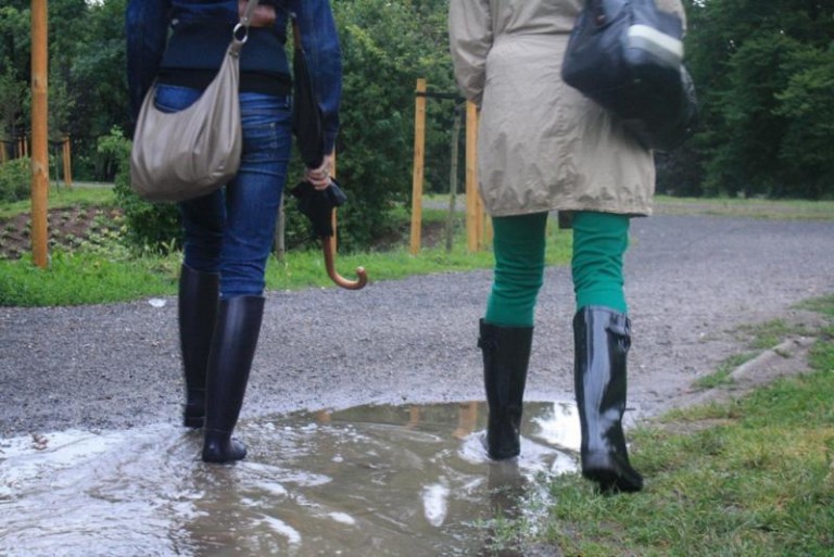 Uwaga na zapadnięte studzienki
