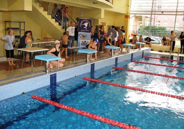 Zawody pływackie w Centrum 7