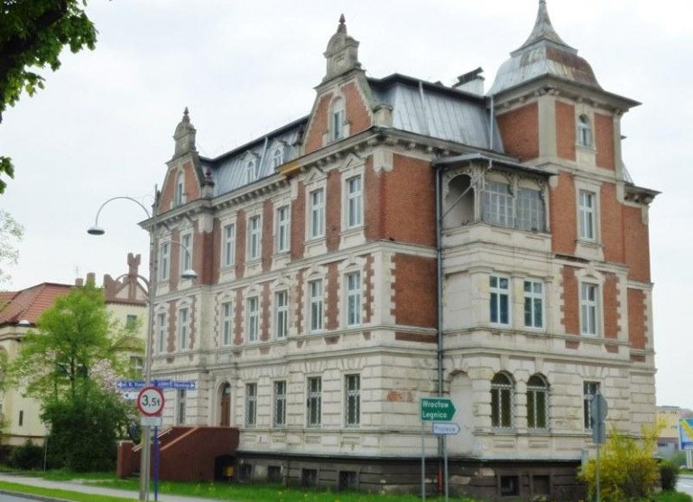 Po raz kolejny wystawiony na sprzedaż