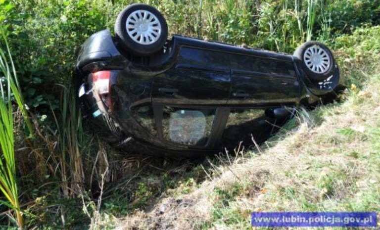 Brawura przyczyną dachowania