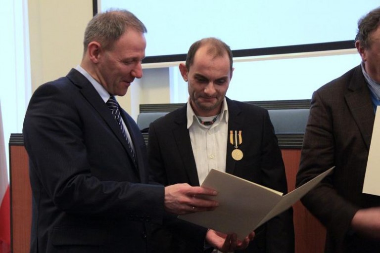 Odznaczony zniesmaczony