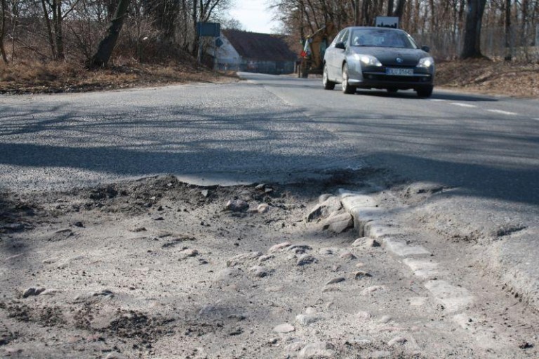 Dziury zalepią, latarni nie ustawią