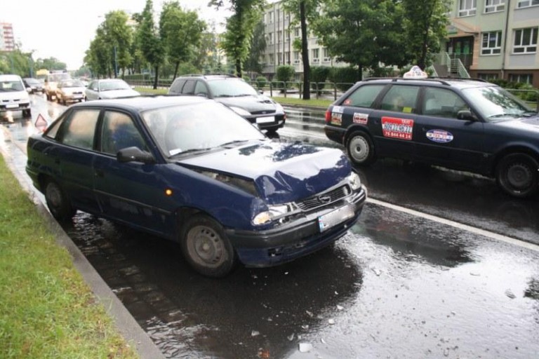 Zazgrzytały blachy