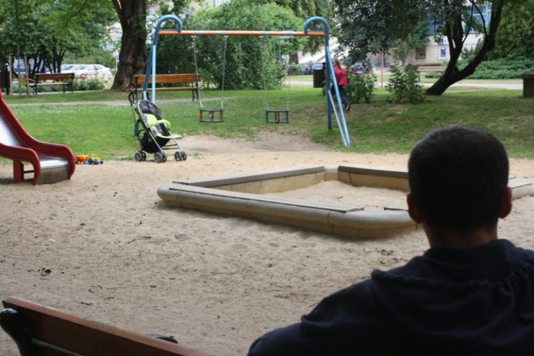 Pedofil grasował w biały dzień