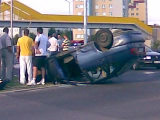 Auto dachowało na Hutniczej