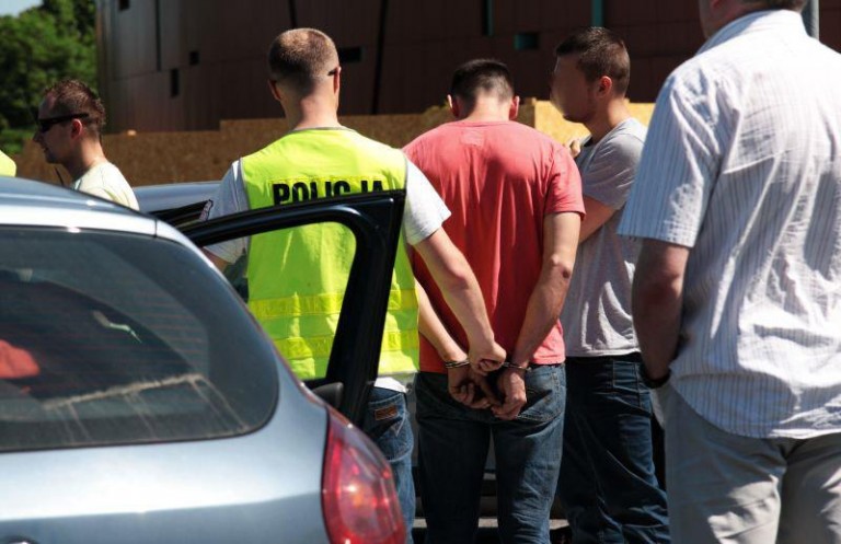 Tajniacka obława pod galerią