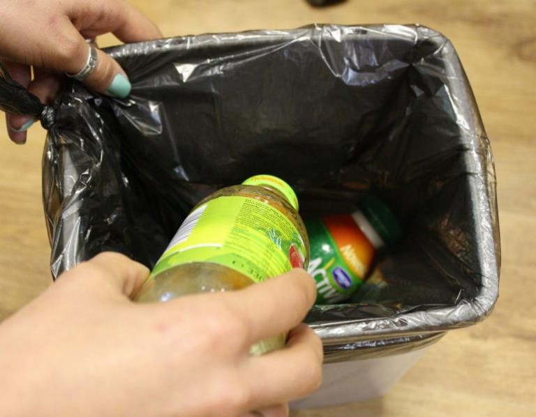 Dwóch chętnych na gminne śmieci