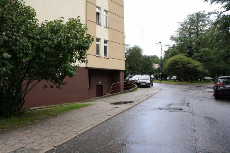 Zwyzywał lekarza na murze szpitala