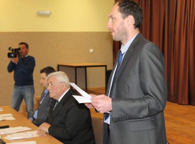 Zmienił przegłosowaną już uchwałę. Celowo?