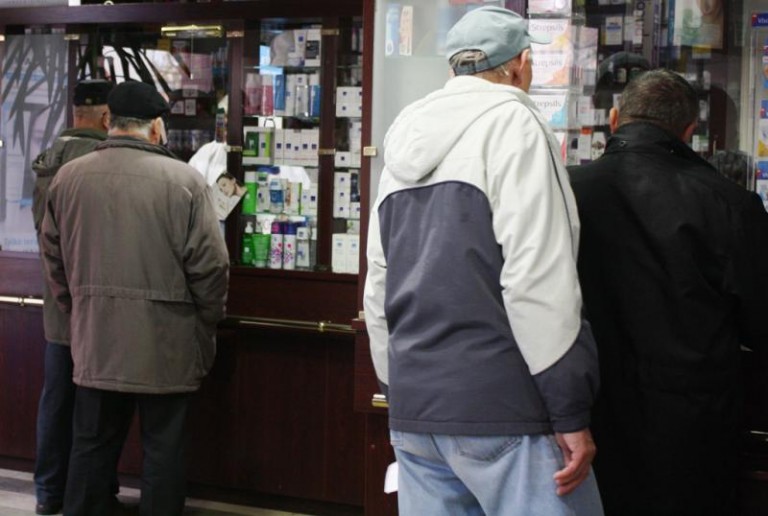 Okradli pocztę i aptekę