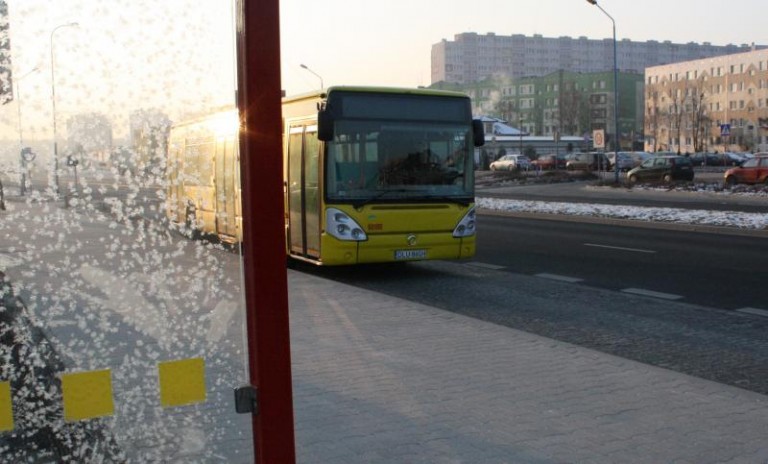 Mróz kontra autobus