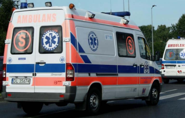 Nastolatki potrącone na pasach