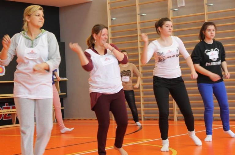 Kobieto, wstań z kolan i tańcz!