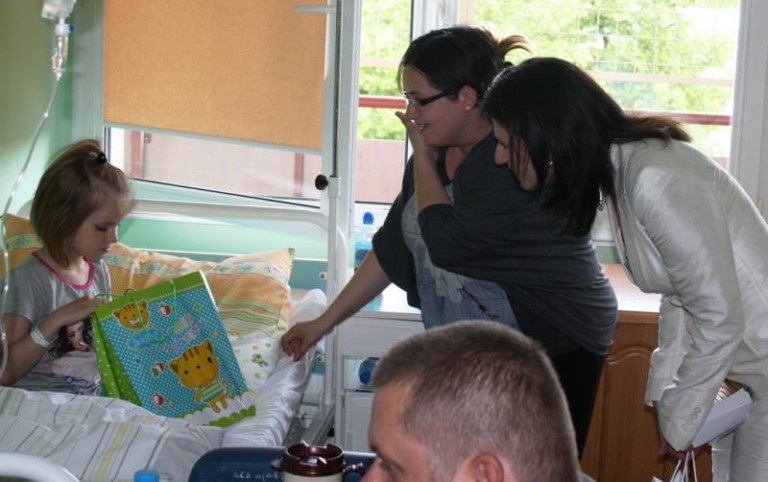 Minister rozdała prezenty