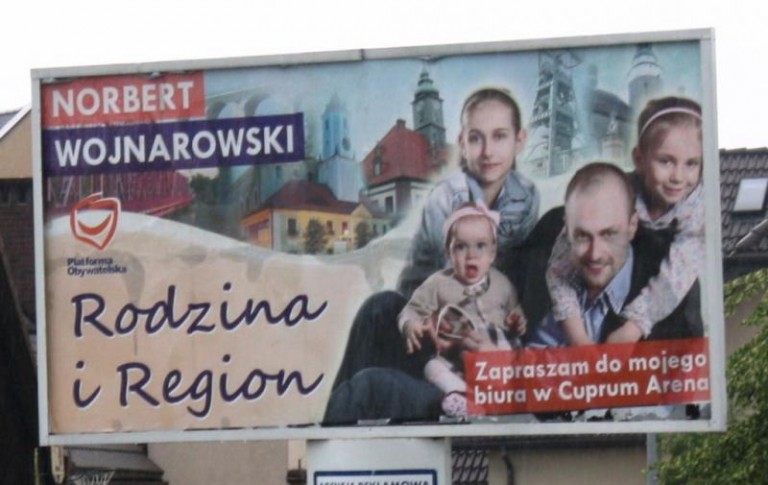 Partia nakazała zdjąć billboardy