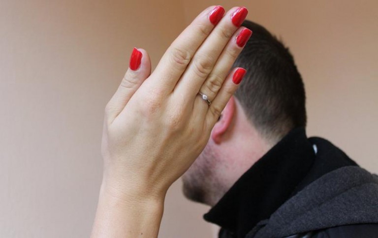 Zaatakowała ratowników, a potem policjantów