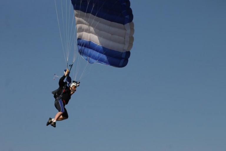 Spadochroniarze nad Lubinem