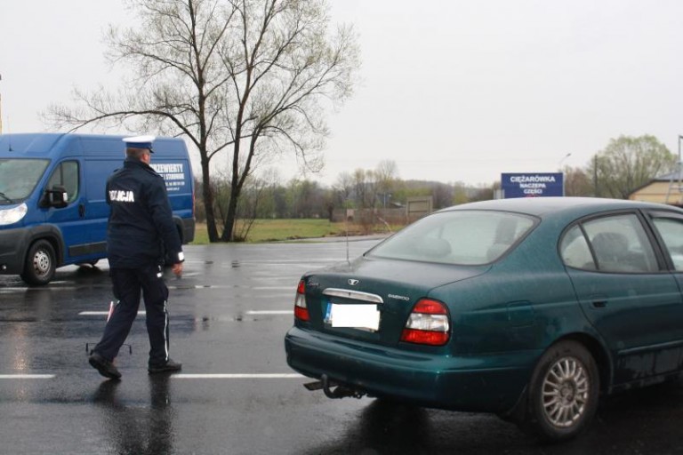 Tir wjechał w osobówkę
