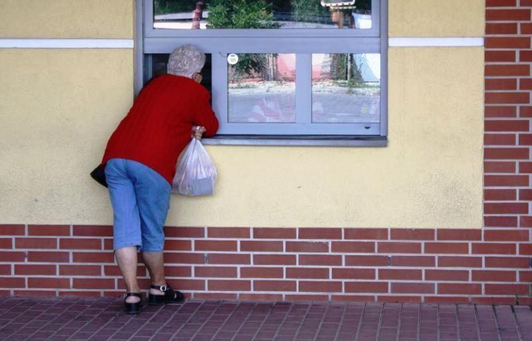 Muszą się kłaniać kupując bilet