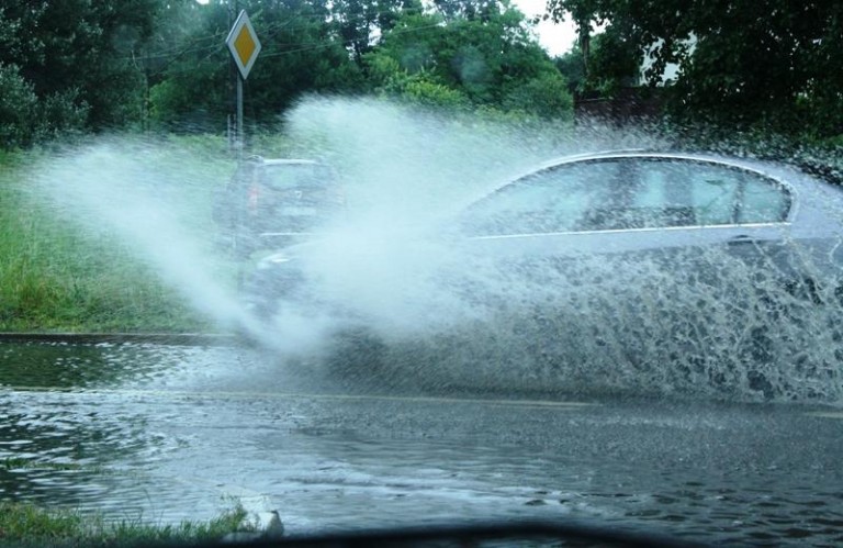 Problemy przyszły z deszczem